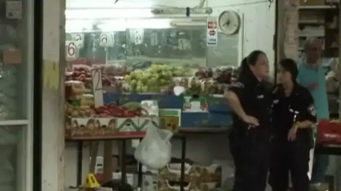 גבר נורה למוות על ידי רוכב אופנוע
