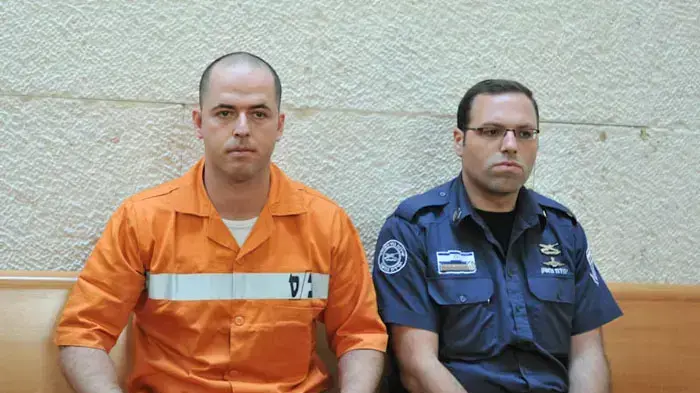 ארז אפרתי מאבטח הרמטכ"ל המואשם באונס בערעור בבית המשפט העליון, יוני 2011 ארז אפרתי מאבטח הרמטכ"ל המואשם באונס בערעור בבית המשפט העליון, יוני 2011