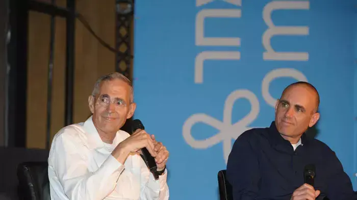 פרופ' חיים סידר (מהמכון למחקר רפואי ישראל-קנדה) ובנו, הבמאי יוסף סידר פרופ' חיים סידר (מהמכון למחקר רפואי ישראל-קנדה) ובנו, הבמאי יוסף סידר