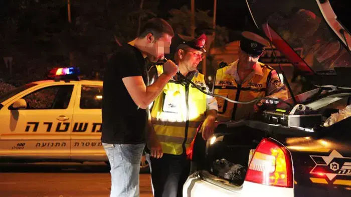 ניידת משטרת התנועה הארצית בפעילות אכיפה נהיגה בשכרות ניידת משטרת התנועה הארצית בפעילות אכיפה נהיגה בשכרות