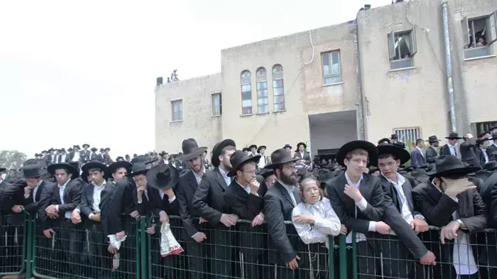 הלוויתו של הרב מיכל יהודה לפקוביץ, ראש ישיבת פוניבז לצעירים וחבר מועצת חכמי התורה, יוני 2011