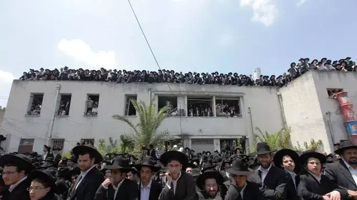 הלוויתו של הרב מיכל יהודה לפקוביץ, ראש ישיבת פוניבז לצעירים וחבר מועצת חכמי התורה, יוני 2011
