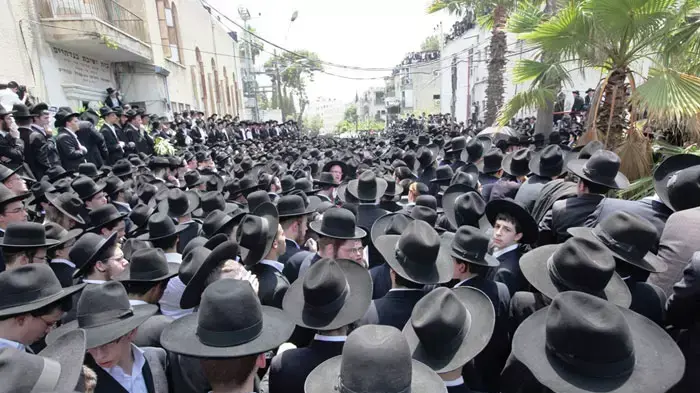 הלוויתו של הרב מיכל יהודה לפקוביץ, ראש ישיבת פוניבז לצעירים וחבר מועצת חכמי התורה, יוני 2011 הלוויתו של הרב מיכל יהודה לפקוביץ, ראש ישיבת פוניבז לצעירים וחבר מועצת חכמי התורה, יוני 2011