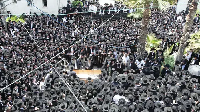 הלוויתו של הרב מיכל יהודה לפקוביץ, ראש ישיבת פוניבז לצעירים וחבר מועצת חכמי התורה, יוני 2011