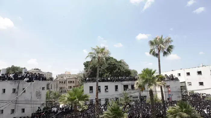 הלוויתו של הרב מיכל יהודה לפקוביץ, ראש ישיבת פוניבז לצעירים וחבר מועצת חכמי התורה, יוני 2011