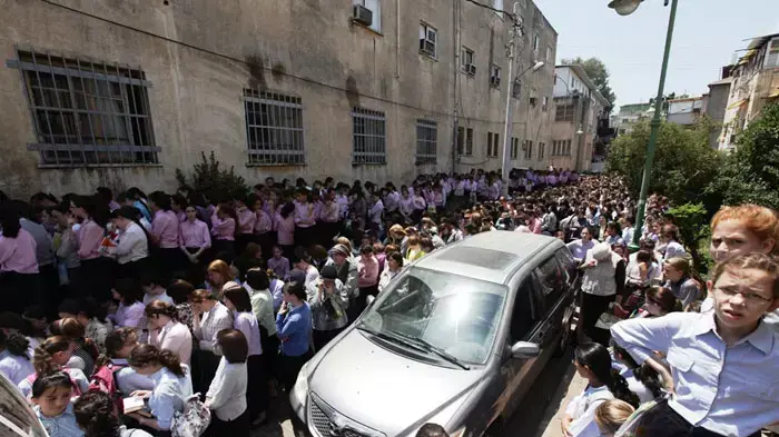 הלוויתו של הרב מיכל יהודה לפקוביץ, ראש ישיבת פוניבז לצעירים וחבר מועצת חכמי התורה, יוני 2011