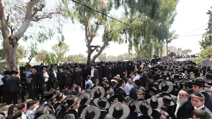 הלוויתו של הרב מיכל יהודה לפקוביץ, ראש ישיבת פוניבז לצעירים וחבר מועצת חכמי התורה, יוני 2011