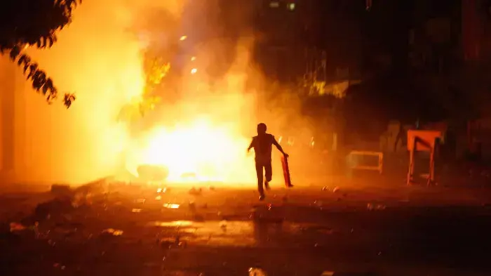 מהומות בכיכר תחריר: מאות התעמתו עם שוטרים מהומות בכיכר תחריר: מאות התעמתו עם שוטרים