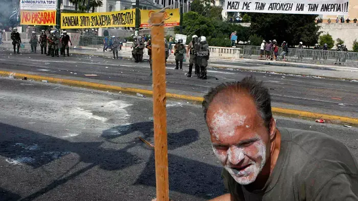 מהומות, התפרעויות וקרבות רחוב לקראת אישור הקיצוצים בפרלמנט, אתונה, יוון, 28-29 ביוני 2011