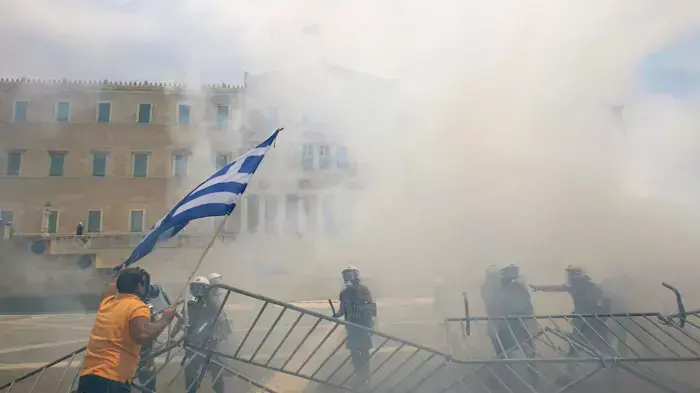 מהומות, התפרעויות וקרבות רחוב לקראת אישור הקיצוצים בפרלמנט, אתונה, יוון, 28-29 ביוני 2011
