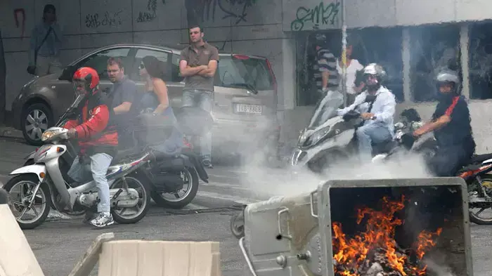 מהומות, התפרעויות וקרבות רחוב לקראת אישור הקיצוצים בפרלמנט, אתונה, יוון, 28-29 ביוני 2011