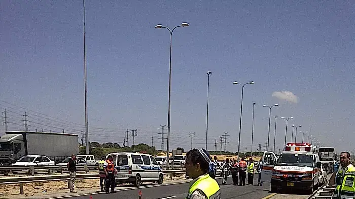 תאונת פגע וברח בכביש 4 סמוך ליבנה זוג נהרג מפגיעת משאית, יולי 2011