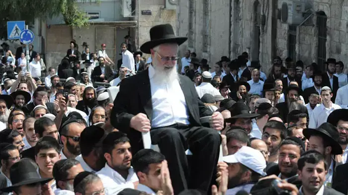 עצרת תמיכה ברב יעקב יוסף לאחר שחרורו מחקירה בעקבות תמיכתו בספר תורת המלך, יולי 2011 עצרת תמיכה ברב יעקב יוסף לאחר שחרורו מחקירה בעקבות תמיכתו בספר תורת המלך, יולי 2011