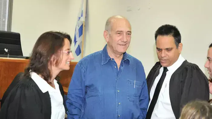 ראש הממשלה לשעבר אהוד אולמרט במשפטו, יולי 2011