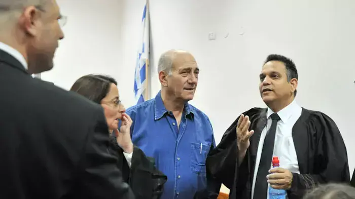 ראש הממשלה לשעבר אהוד אולמרט במשפטו, יולי 2011 ראש הממשלה לשעבר אהוד אולמרט במשפטו, יולי 2011