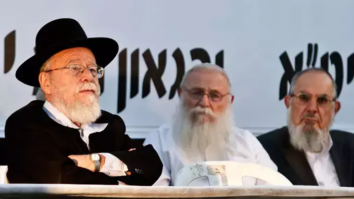 הפגנת תמיכה ברב דב ליאור ויעקב יוסף מול בית המשפט העליון, יולי 2011