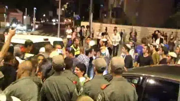 פעילי ימין חסמו כבישים בבירה