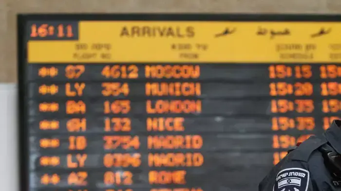 שוטרים בנתב"ג , הערכות לקראת הגעת פעילים פרו פלסטינים במחאה על הסגר על עזה, יולי 2011