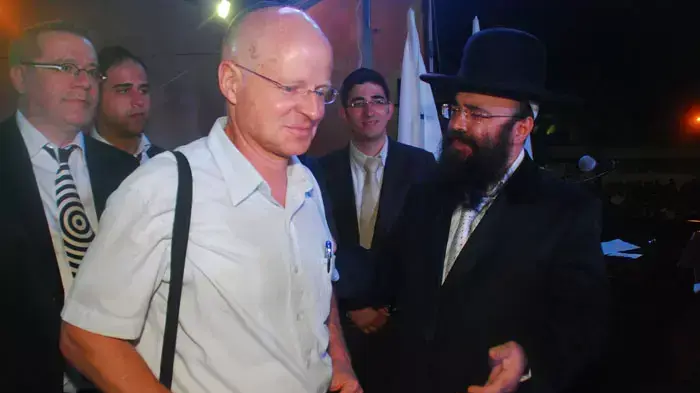 נעם שליט בהילולה של הרב יעקב איפרגן הרנטגן בנתיבות, תיקון שנה והדלקת הנרות המסורתית, יולי 2011 נעם שליט בהילולה של הרב יעקב איפרגן הרנטגן בנתיבות, תיקון שנה והדלקת הנרות המסורתית, יולי 2011