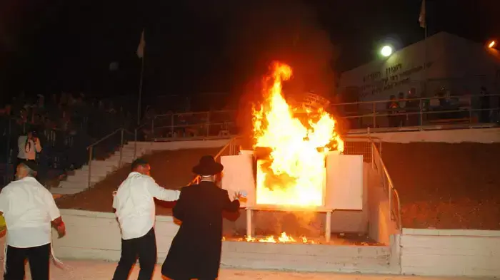 הילולת הרב יעקב איפרגן  הרנטגן בנתיבות, תיקון שנה והדלקת הנרות המסורתית, יולי 2011