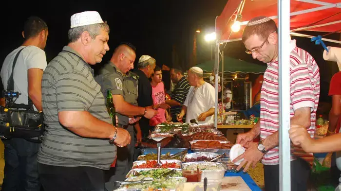הילולת הרב יעקב איפרגן  הרנטגן בנתיבות, תיקון שנה והדלקת הנרות המסורתית, יולי 2011