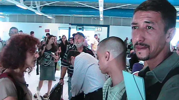 פעילים פרו פלסטינים בנמל התעופה פיומיצ'ינו ברומא איטליה, יולי 2011 פעילים פרו פלסטינים בנמל התעופה פיומיצ'ינו ברומא איטליה, יולי 2011