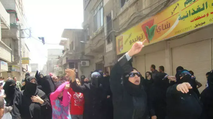 הפגנה נגד שלטונות סוריה, חג'אר אל-אסווד, פרבר של דמשק, 8 ביולי 2011 הפגנה נגד שלטונות סוריה, חג'אר אל-אסווד, פרבר של דמשק, 8 ביולי 2011
