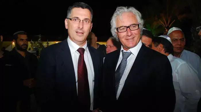 עורך הדין ציון אמיר בהילולה אצל הרב איפרגן, יולי 2011