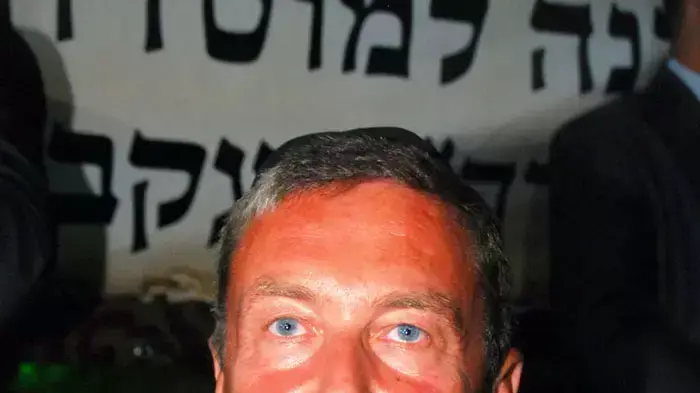 איש העסקים נוחי דנקנר בהילולה אצל הרב איפרגן, הרנטגן, יולי 2011 איש העסקים נוחי דנקנר בהילולה אצל הרב איפרגן, הרנטגן, יולי 2011