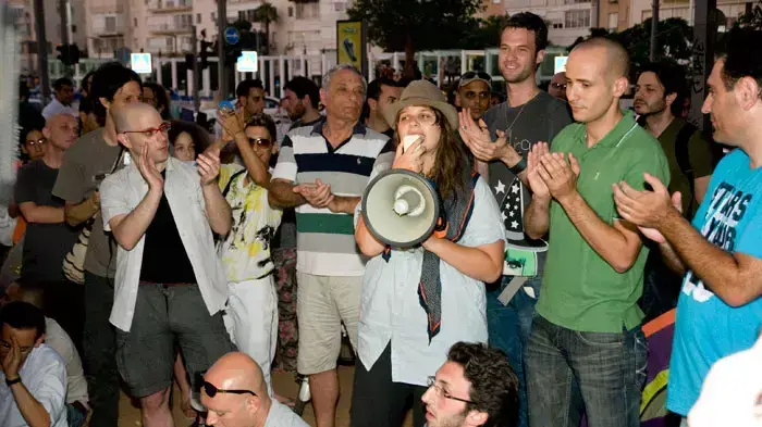 הפגנת אוהלים בכיכר הבימה במחאה על מצוקת הדיור, יולי 2011 הפגנת אוהלים בכיכר הבימה במחאה על מצוקת הדיור, יולי 2011