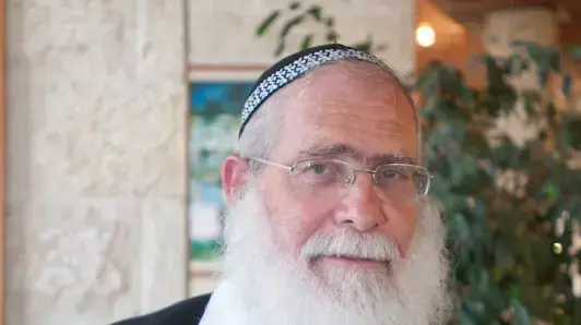 אליקים לבנון , רב היישוב אלון מורה, ראש ישיבת ברכת יוסף ביישוב, חבר הנהלת מועצת יש"ע המתחדשת, חבר ועד רבני יש"ע ורב אזורי של השומרון, יולי 2011