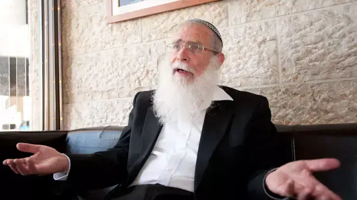 אליקים לבנון , רב היישוב אלון מורה, ראש ישיבת ברכת יוסף ביישוב, חבר הנהלת מועצת יש"ע המתחדשת, חבר ועד רבני יש"ע ורב אזורי של השומרון, יולי 2011