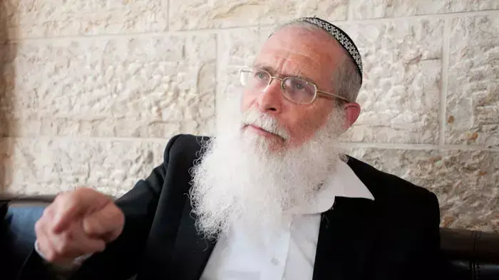 אליקים לבנון , רב היישוב אלון מורה, ראש ישיבת ברכת יוסף ביישוב, חבר הנהלת מועצת יש"ע המתחדשת, חבר ועד רבני יש"ע ורב אזורי של השומרון, יולי 2011