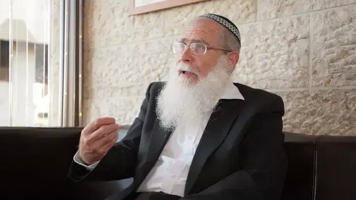 אליקים לבנון , רב היישוב אלון מורה, ראש ישיבת ברכת יוסף ביישוב, חבר הנהלת מועצת יש"ע המתחדשת, חבר ועד רבני יש"ע ורב אזורי של השומרון, יולי 2011