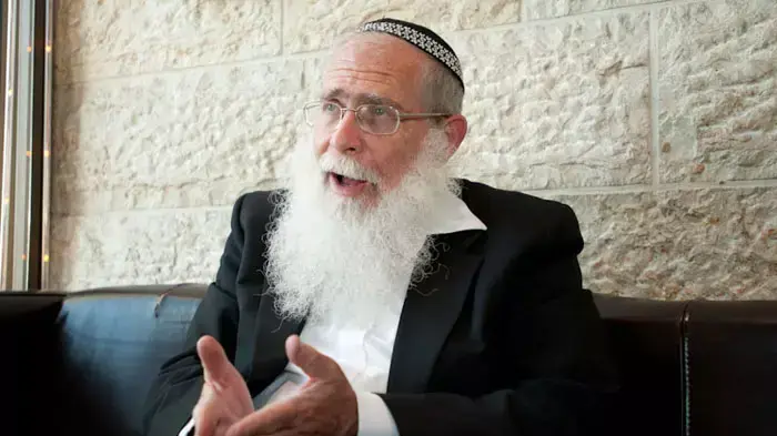 אליקים לבנון , רב היישוב אלון מורה, ראש ישיבת ברכת יוסף ביישוב, חבר הנהלת מועצת יש"ע המתחדשת, חבר ועד רבני יש"ע ורב אזורי של השומרון, יולי 2011
