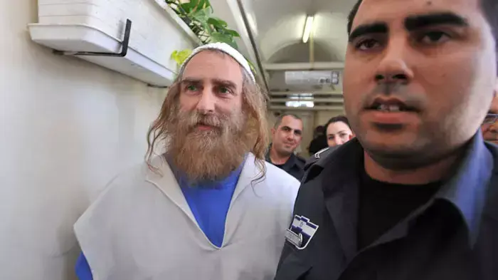 דניאל אמבש מואשם שאנס והתעלל בילדיו, יולי 2011
