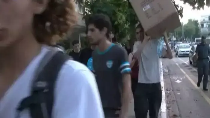 המאבק להורדת מחירי הדיור הגיע למגדלי אקירוב