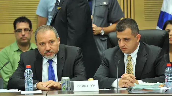 אביגדור ליברמן וכרמל שאמה הכהן בדיון חרום בכנסת על מצוקת הדיור, יולי 2011
