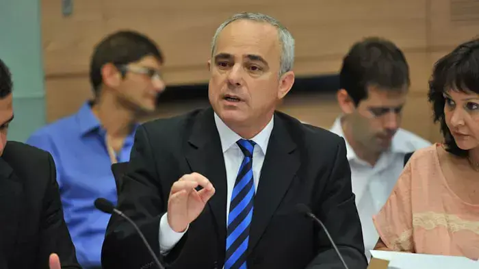 שר האוצר בממשלת ישראל וחבר כנסת מטעם מפלגת הליכוד יובל שטייניץ בוועדת הכלכלה הכנסת, יולי 2011 שר האוצר בממשלת ישראל וחבר כנסת מטעם מפלגת הליכוד יובל שטייניץ בוועדת הכלכלה הכנסת, יולי 2011