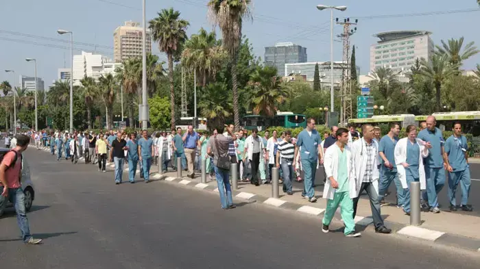 מחאת הרופאים בתל אביב ליד בניין ההסתדרות, יולי 2011