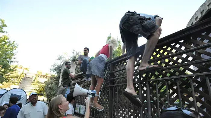 הפגנה במחאה על מצוקת הדיור בירושלים, התבצרות מפגינים בממילא, 20.7.2011 הפגנה במחאה על מצוקת הדיור בירושלים, התבצרות מפגינים בממילא, 20.7.2011