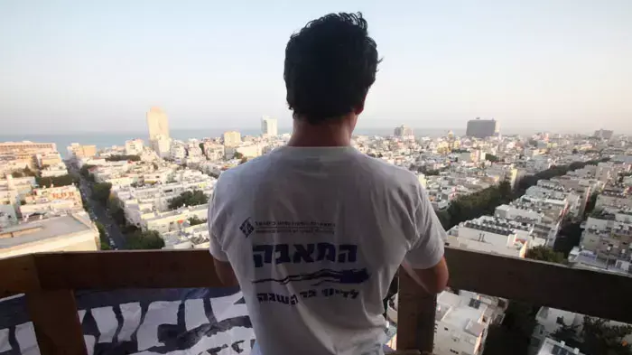 פעילים נגד מצוקת הדיור השתלטו על בניין בהקמה בתל אביב פעילים נגד מצוקת הדיור השתלטו על בניין בהקמה בתל אביב