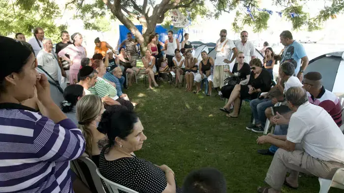 אוהל המחאה בשכונת ג'סי כהן בחולון, 21.7.2011 יולי 2011 אוהל המחאה בשכונת ג'סי כהן בחולון, 21.7.2011 יולי 2011
