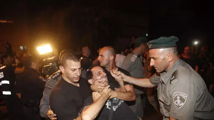 עימותים בין שוטרים למפגיני מחאת הדיור בת"א עימותים בין שוטרים למפגיני מחאת הדיור בת"א
