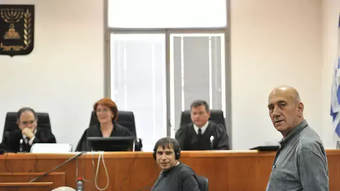 ראש הממשלה לשעבר אהוד אולמרט בבית המשפט המחוזי בירושלים, יולי 2011