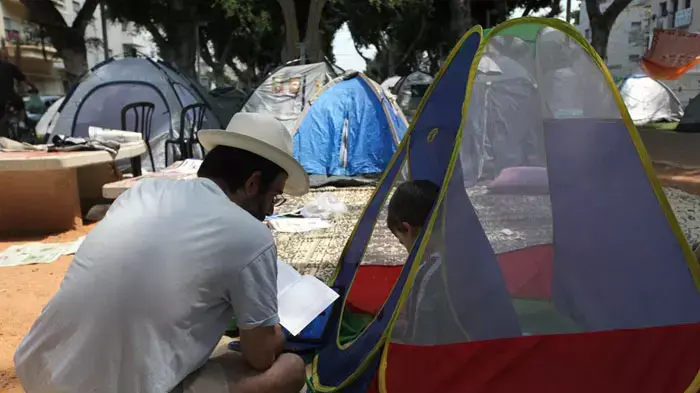 מחאת הדיור בשדרות רוטשילד בתל אביב, יולי 2011 מחאת הדיור בשדרות רוטשילד בתל אביב, יולי 2011