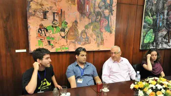 פגישה של המוחאים במחאת הדיור עם רובי ריבלין בלשכתו,יולי 2011 פגישה של המוחאים במחאת הדיור עם רובי ריבלין בלשכתו,יולי 2011