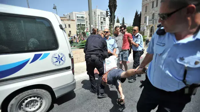 מחאת הדיור חוסמת כבישים בכיכר פריז ירושלים, יולי 2011 מחאת הדיור חוסמת כבישים בכיכר פריז ירושלים, יולי 2011