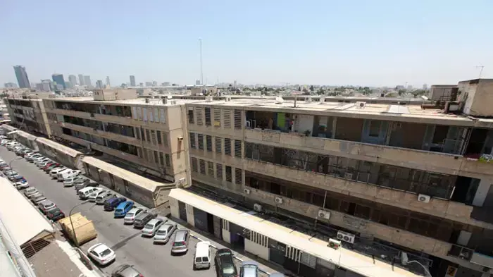 בעלת בניין בקרית המלאכה בתל אביב הקוראת לעיריית תל אביב להסב את הבניין לבניין מגורים, יולי 2011 בעלת בניין בקרית המלאכה בתל אביב הקוראת לעיריית תל אביב להסב את הבניין לבניין מגורים, יולי 2011