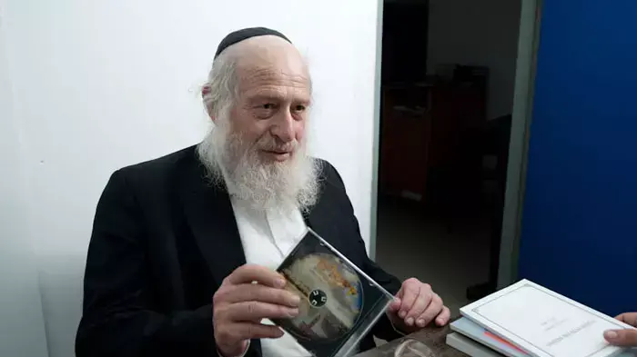 הרב יואל שוורץ, עומד בראש בית-הדין לענייני שבע מצוות, יולי 2011 הרב יואל שוורץ, עומד בראש בית-הדין לענייני שבע מצוות, יולי 2011